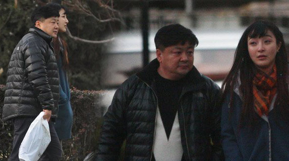 洪剑涛与神秘女外出逛街图片