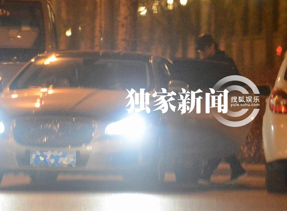 汪峰紧抱美女车中\u0026quot;缠绵\u0026quot;90分钟+隐