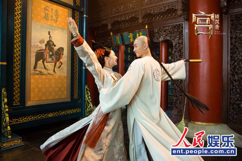 谋女郎 <em>周冬雨</em>出演清宫戏<em>处女</em>秀 多款造型曝光