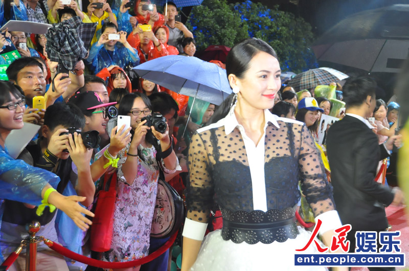 孤身丽影 风骚长腿美女图片