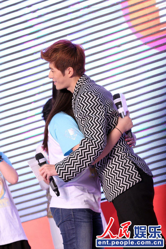 张杰爱不解释歌词 张杰爱不解释歌词快播 张杰