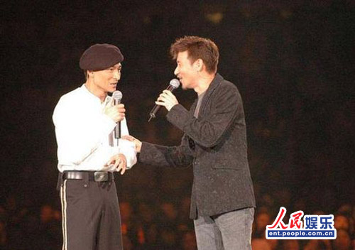 娱乐论坛 刘德华在与林子祥合演《投奔怒海》期间,有天片场收工后