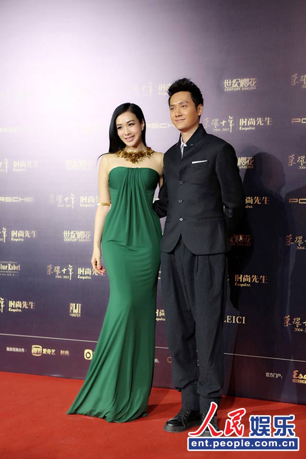 钟丽缇温婉性感惊艳全场 冯绍峰倾情护花