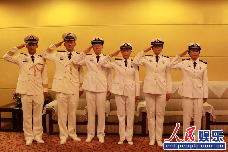 《<em>超级女兵</em>》:90后花季少女不爱红装爱武装【