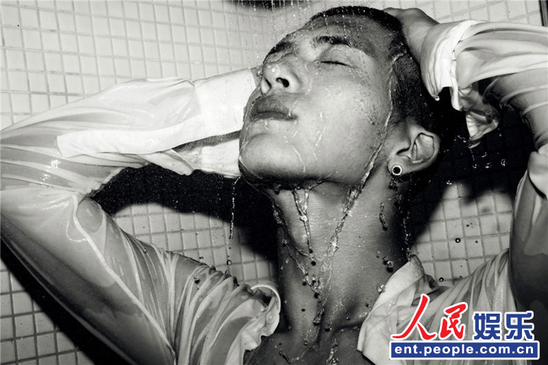 井柏然<em>湿身</em>露点<em>写真</em> <em>浴室</em>秀性感身材- Micro R