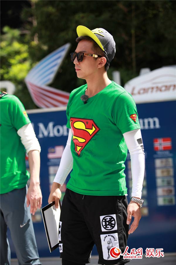 邓超《跑男》搞笑 卖萌 重现《分手 大师 》变装秀