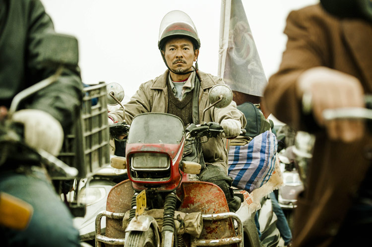 《回家的路》曝正式版MV 刘德华唱出背井离乡