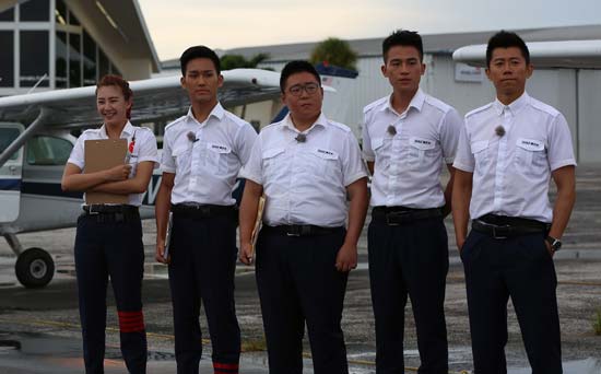 郝劭文美国高空跳伞 欧豪自告奋勇首跳