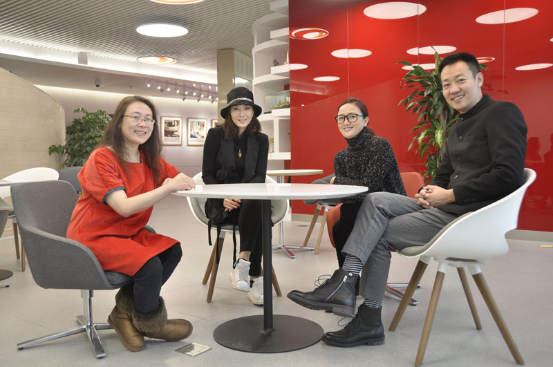 辛柏青朱媛媛夫妻携《为了一句话》主创作客人