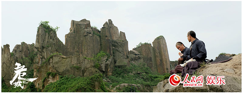 《危城》曝光“酒坛对决”片段 彭于晏吴京“硬碰硬”
