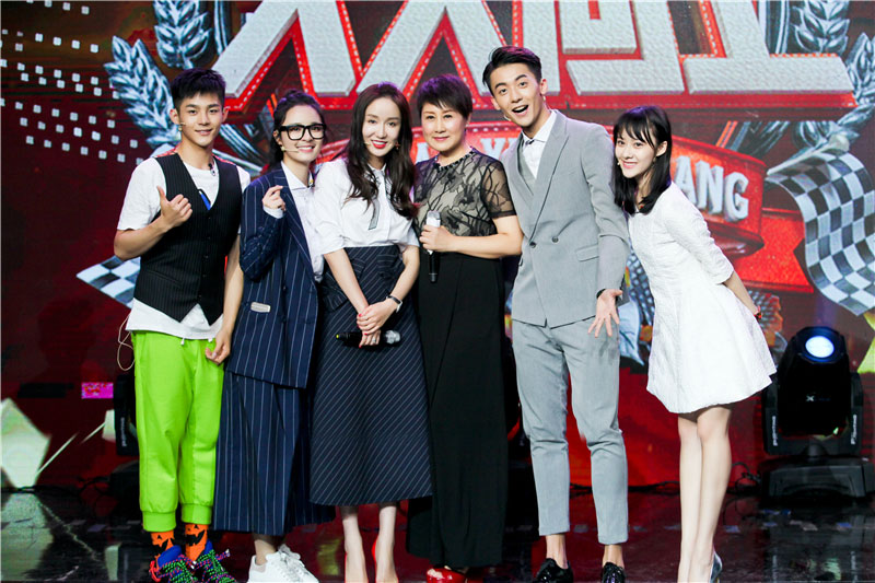 《一年级》直击金鹰节幕后 胡歌赵丽颖传授演绎心得