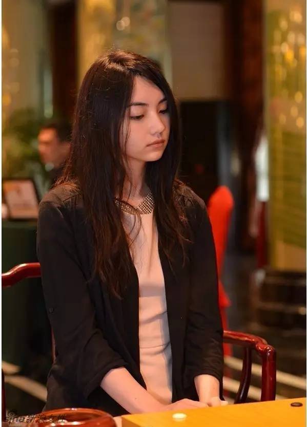 围棋混血美女黑嘉嘉进军娱乐圈 美出天际似漫画女神