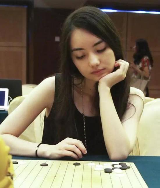 围棋混血美女黑嘉嘉进军娱乐圈 美出天际似漫画女神