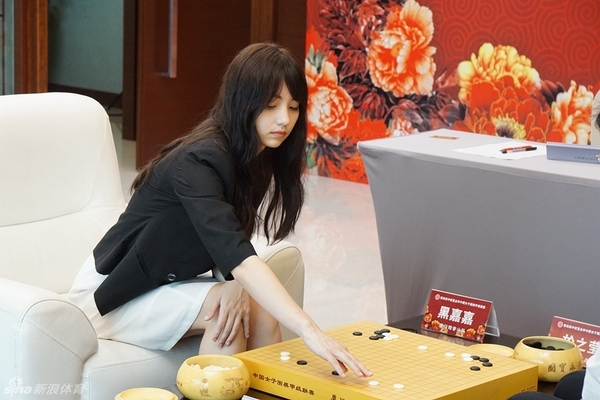 围棋混血美女黑嘉嘉进军娱乐圈 美出天际似漫画女神