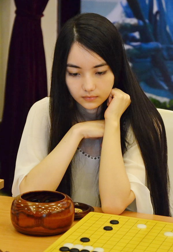 围棋混血美女黑嘉嘉进军娱乐圈 美出天际似漫画女神