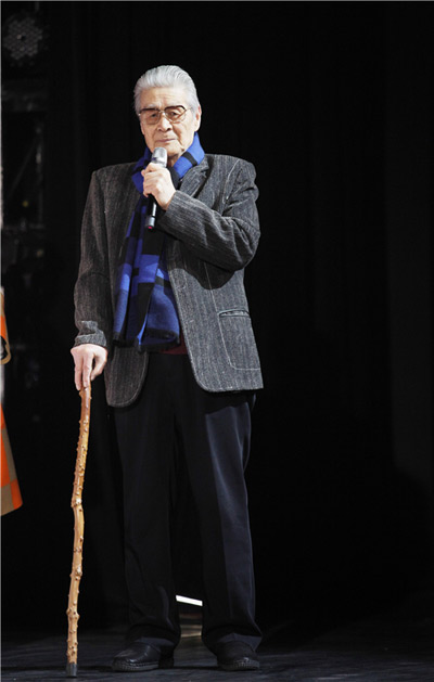 《一年级》老艺术家蓝天野亲临现场 赠字:戏比天大