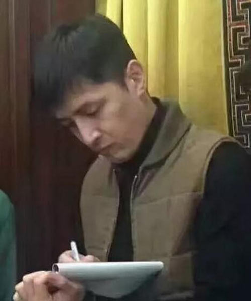 胡歌春节行踪曝光 回乡拜佛探亲打扮低调帅气掩不住