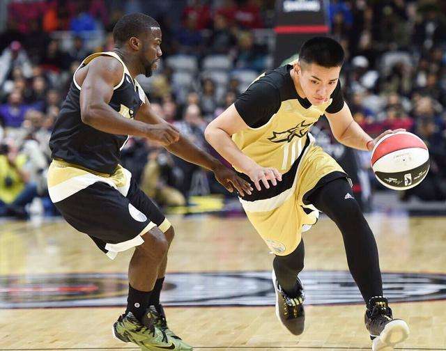 吴亦凡蒋劲夫代表中国NBA扣篮 直击球场备战身影