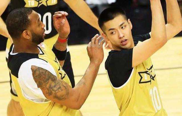 吴亦凡蒋劲夫代表中国NBA扣篮 直击球场备战身影