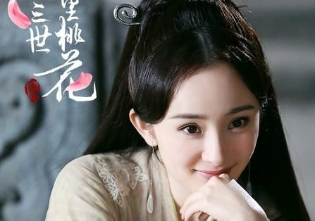 杨幂《三生三世》火爆后现身 机票遮脸躲镜头显低调