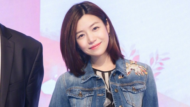 35岁林依晨满脸胶原蛋白似高中生 娱圈她们年过30仍少女