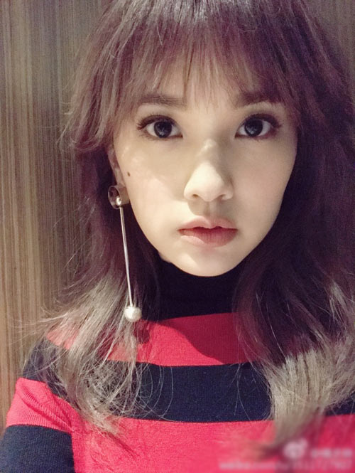 35岁林依晨满脸胶原蛋白似高中生 娱圈她们年过30仍少女
