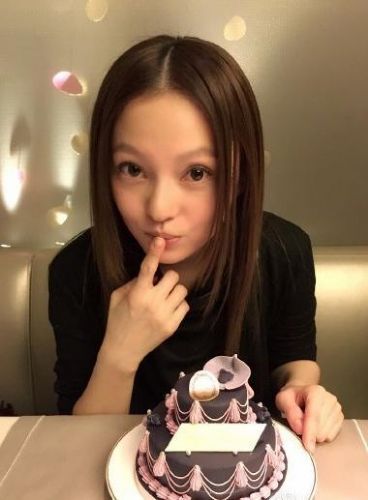 35岁林依晨满脸胶原蛋白似高中生 娱圈她们年过30仍少女