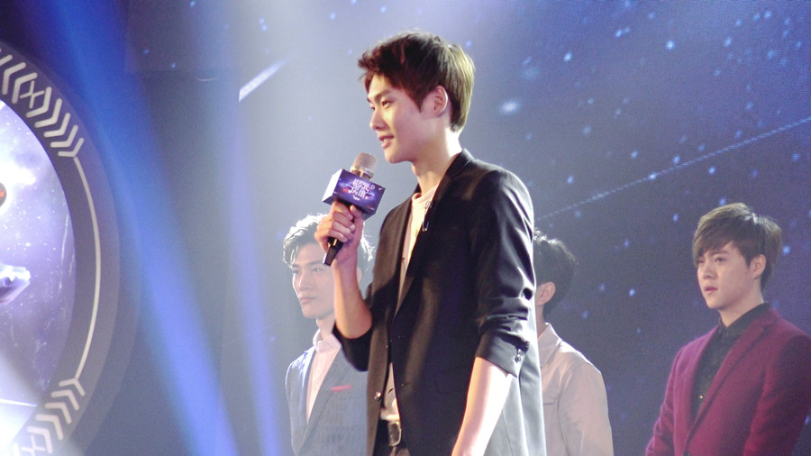 李辰跨次元助阵偶像节目 著名模特转型娱乐圈