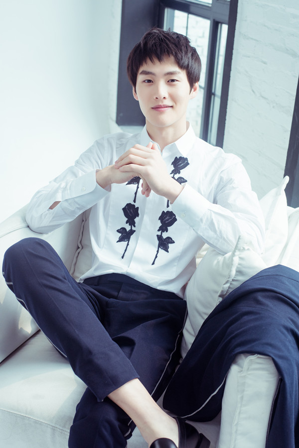 李辰跨次元助阵偶像节目 著名模特转型娱乐圈