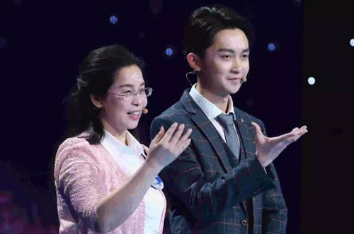 《诗书中华》演绎手语美如诗 被赞“文化价值不只在当下”