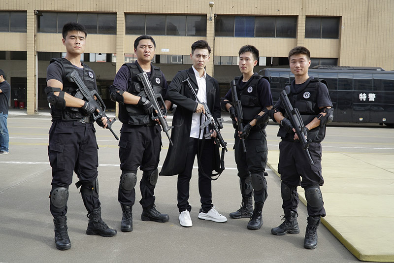 刘凯《警察锅哥》新剧开播 《余罪》后又一奇葩刑警来袭