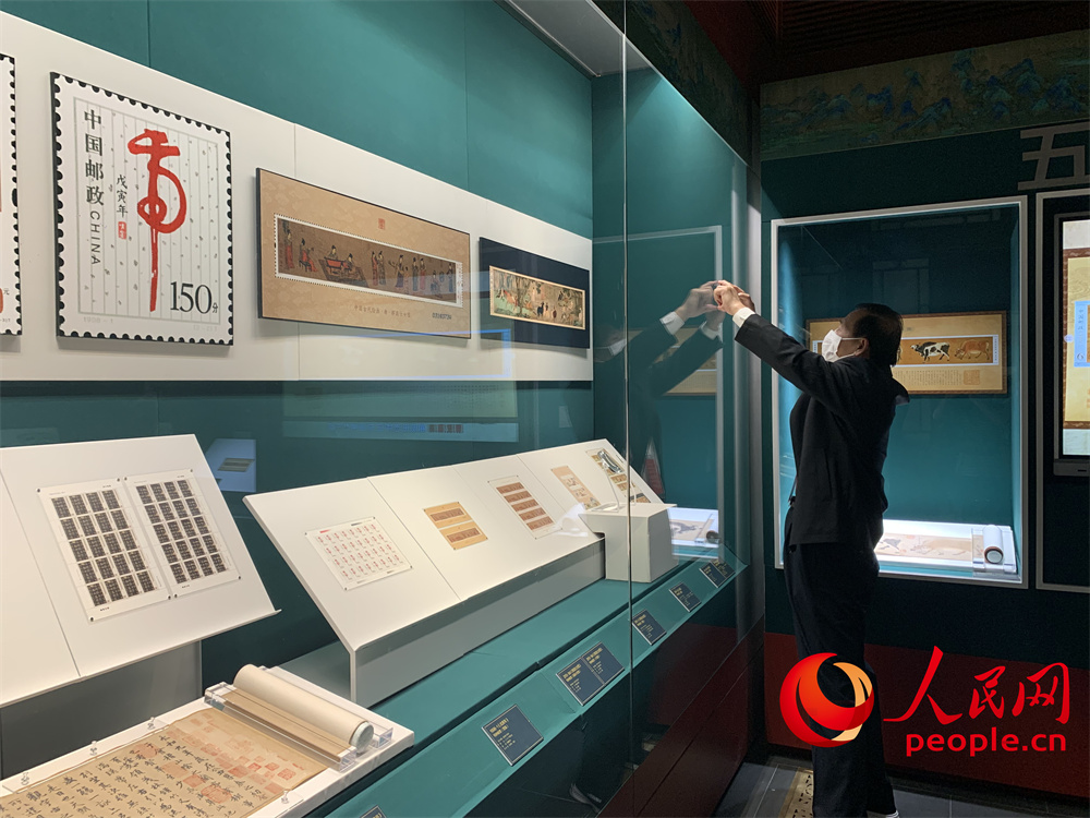 故宫主题邮票特展展出：故宫主题邮票首次与文物同框