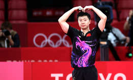 马龙比心！东京奥运会乒乓球男单夺冠