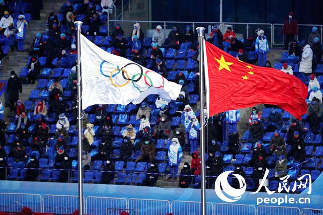 升奥林匹克会旗