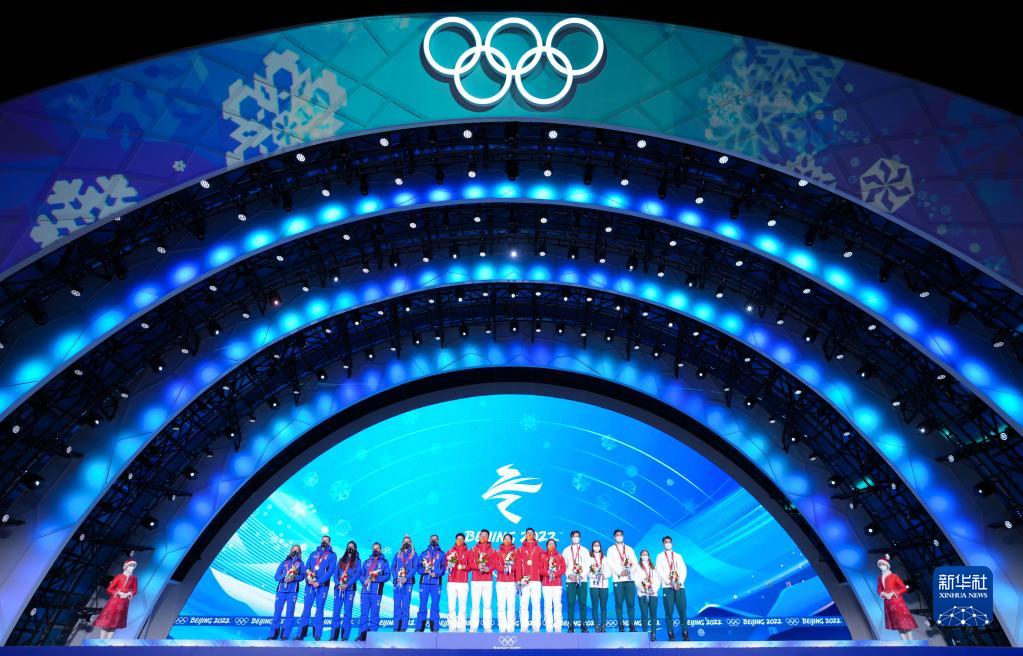 北京冬奥会颁奖仪式首次亮相 温暖细节尽显满满仪式感