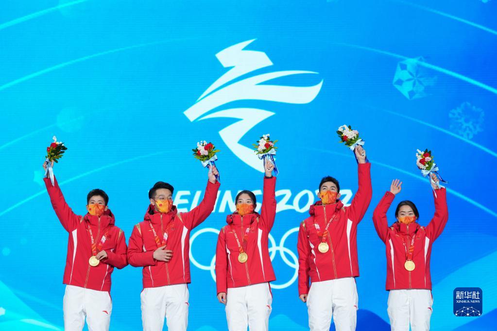 北京冬奥会颁奖仪式首次亮相 温暖细节尽显满满仪式感