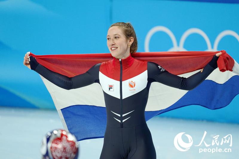 荷兰队选手苏珊娜・舒尔廷庆祝。