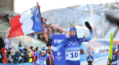 冬季两项女子12.5公里集体出发项目法国选手摘金