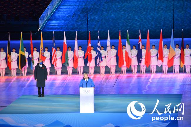 国际奥委会主席巴赫致辞并宣布闭幕。人民网 欧兴荣摄