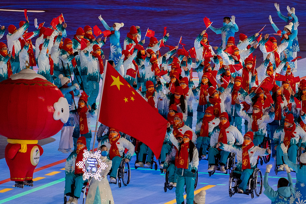 中国体育代表团入场。人民网记者 翁奇羽摄