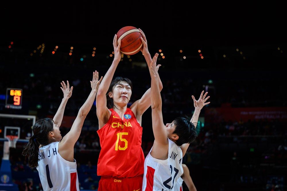 韩旭篮下强攻。图片来源：FIBA国际篮联