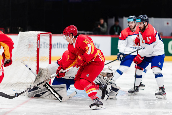 男冰世锦赛：中国队5比0完胜塞尔维亚队成功保级