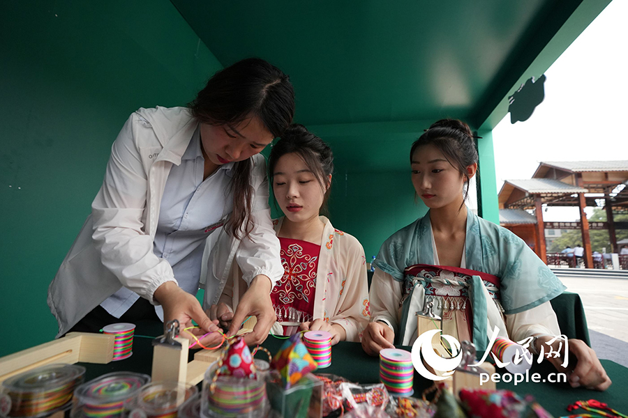 æ¸¸å®¢ä½éªå¤å½©ç«¯åèæ´»å¨ãäººæ°ç½è®°è çå¤©ä¹æ