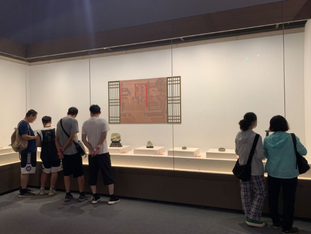 游客在中國園林博物館參觀。人民網記者 劉穎穎攝