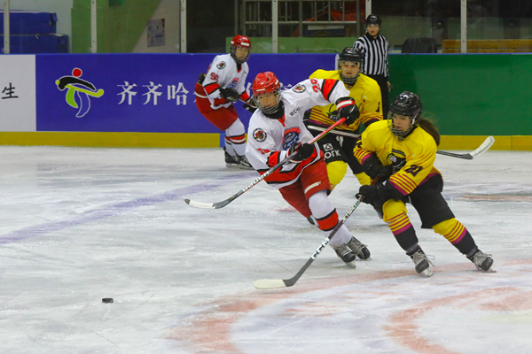 中国女子冰球职业联赛开赛 揭幕战上海队4:1胜四川队