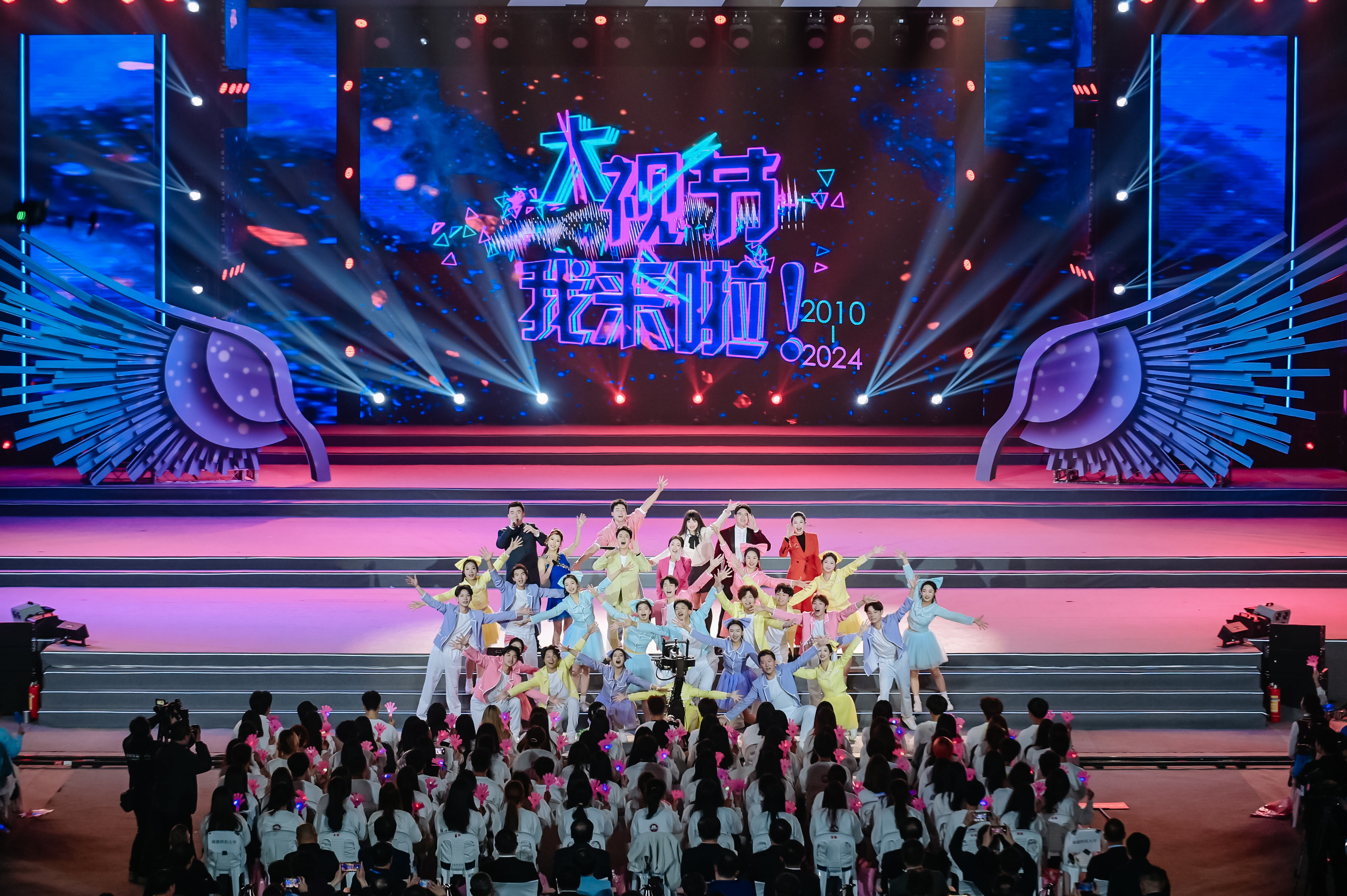    第十二届中国大学生电视节开幕式现场。左右方供图