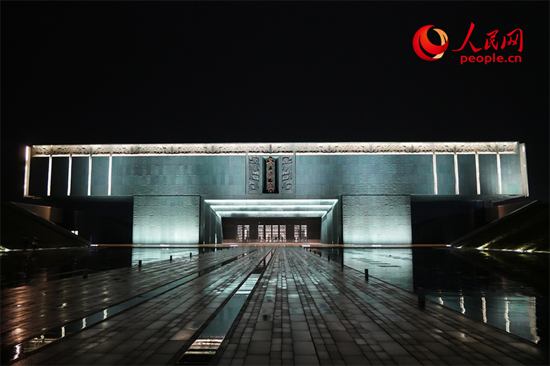 夜间的殷墟博物馆外景。东谈主民网记者 韦衍行摄