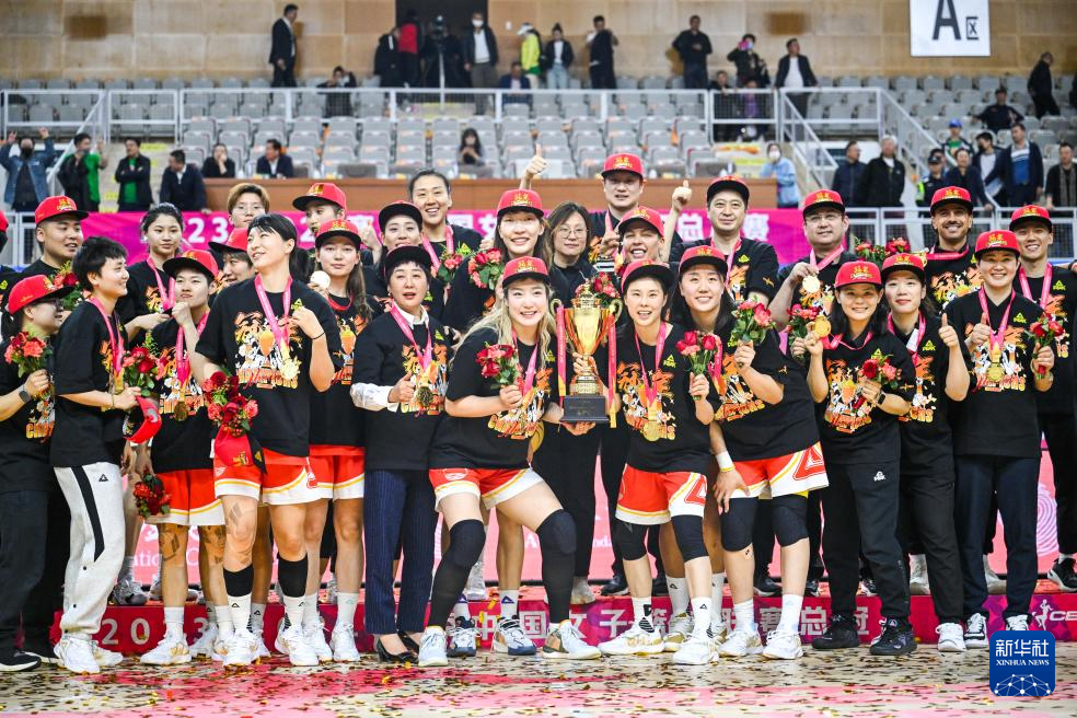 四川女篮卫冕WCBA总冠军 李梦被选总决赛最有价值球员