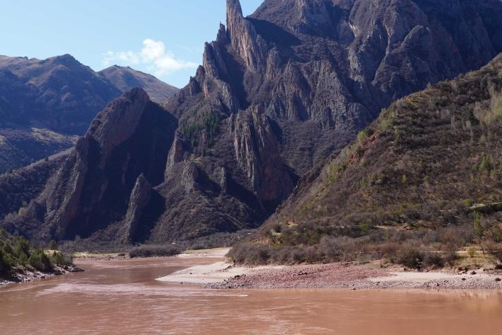  Approaching Niangla Canyon on the Upper Reaches of Lancang River