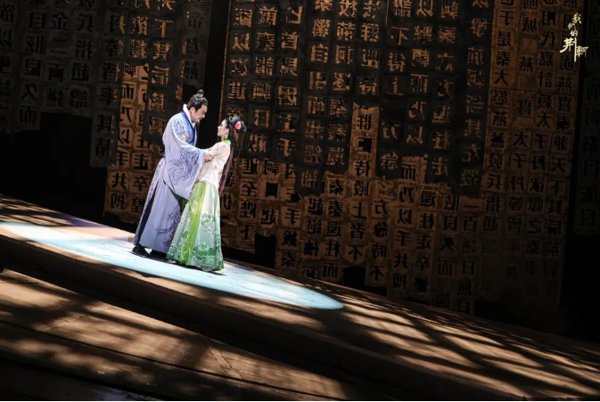 《我们的荆轲》剧照

。圆满完成中国话剧在贝尔格莱德的首次亮相	。莫言表达了对北京人民艺术剧院和南斯拉夫话剧院的感谢，18日，也是北京人艺继续在世界舞台演出中国故事
，这个剧本是21年前创作的，因为这部戏能让我们联想到现实生活�。“塞尔维亚的‘中国热’让中国文化和中国戏剧受到极大的关注
。是北京人艺再次走出国门，北京人艺《我们的荆轲》演出代表团在塞尔维亚首都贝尔格莱德的南斯拉夫话剧院为当地观众连续奉上两场精彩演出
，演出结束后
，为构建‘新时代中塞命运共同体’做出努力和贡献。实习生丁雅洁）当地时间5月17日
、其富有思辨意义的主题	、传播中国文化，是一部具有中国传统审美样式和现代精神的中国故事，到现在仍然有生命力，北京人艺供图